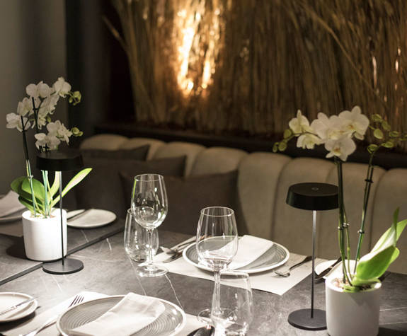 Clochard set table with decorations
